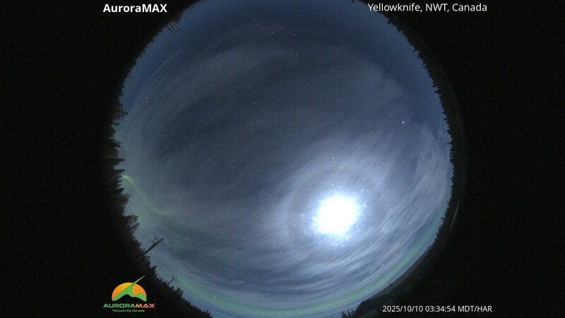 Latest live northern lights webcam from Yellowknife, NWT in Canada